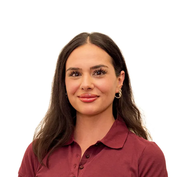 Hacer – Trainerin & Service